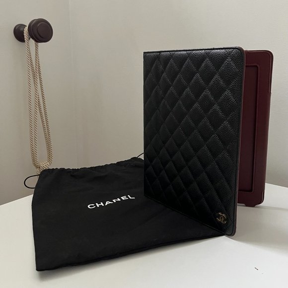 CHANEL 9th Generation iPad Cover Case (pristine condition) - Picture 16 of 16
